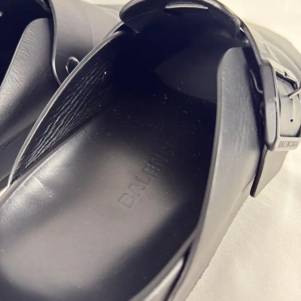 Balenciaga item sunday